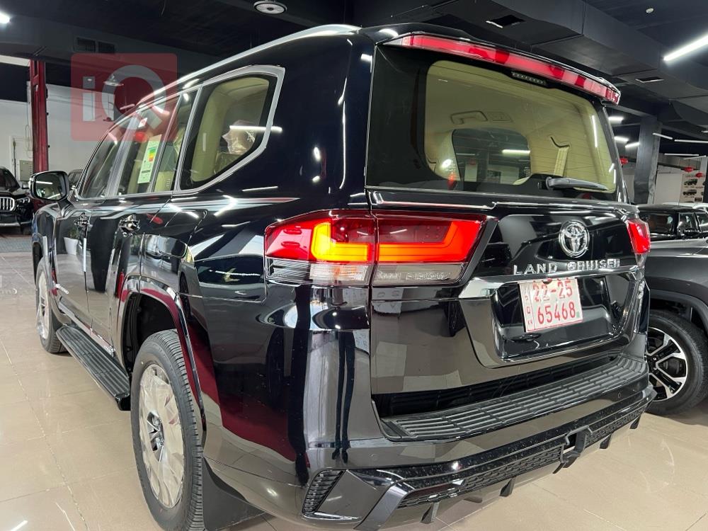 تۆیۆتا لاند کروزەر